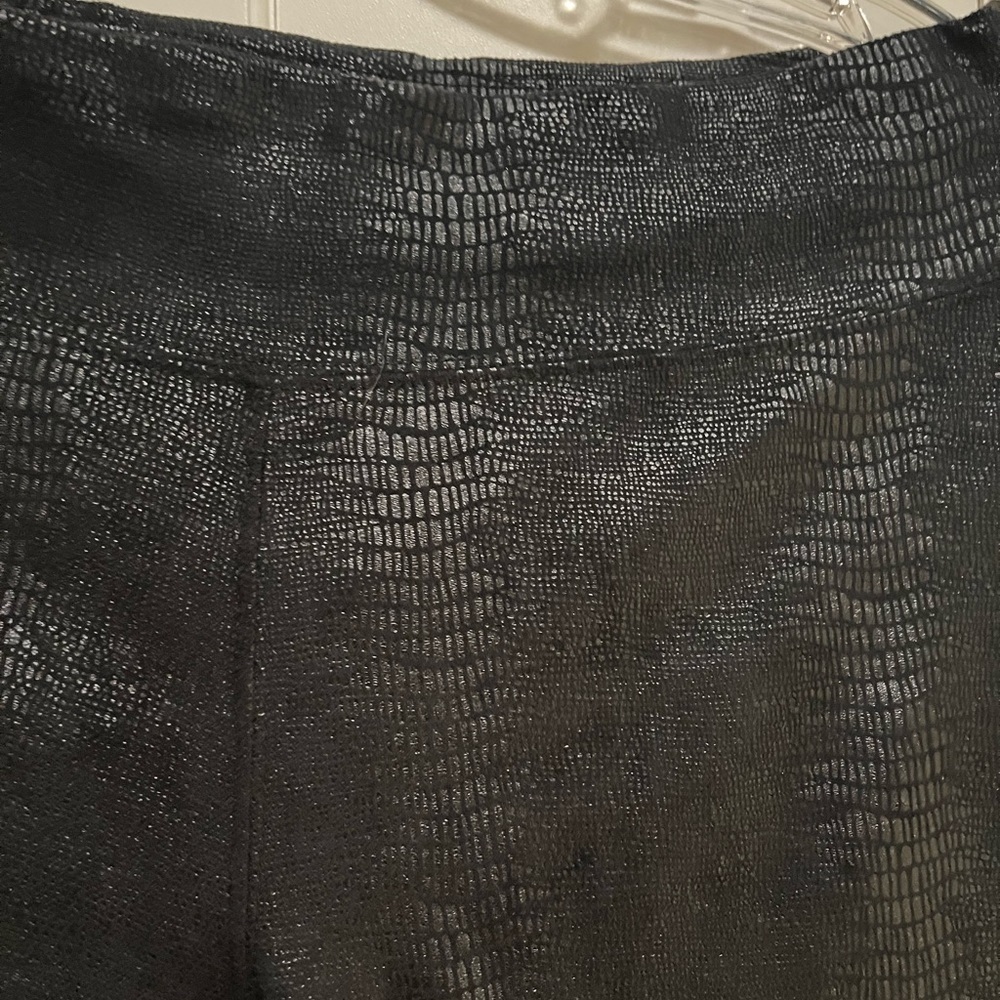 sexy Capri embossed faux leather leggings black STRECH THICK mid